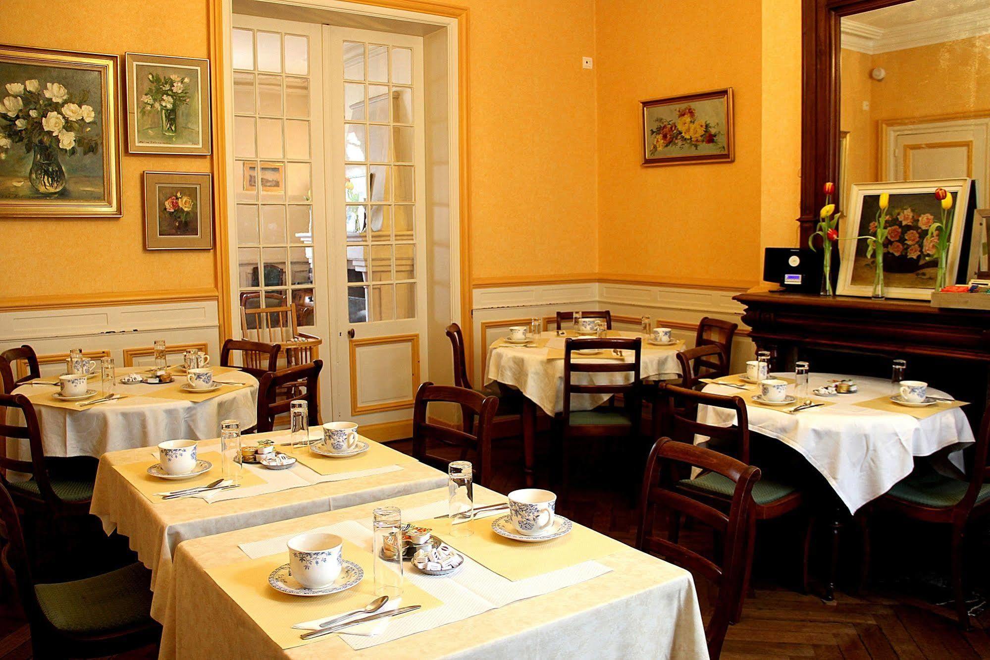 Hotel Rabelais Tours Exteriör bild